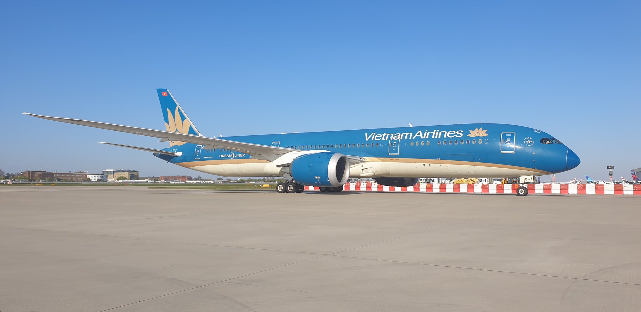 London–Hanoi Flight Diverts to India Due to Medical Emergency, Causing Delay in Arrival